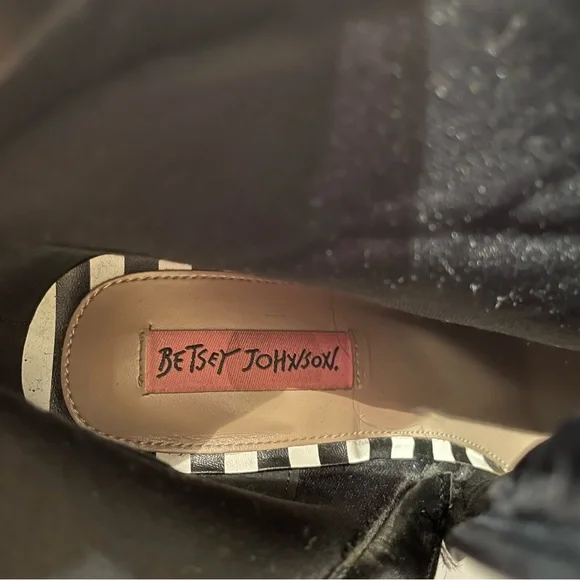 Betsey Johnson Estelle Black Embroidered Flower Boots Heels Size 8.5 Whimsigoth - Picture 11 of 13